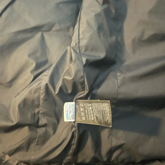 Women’s Northface Aconcagua 550 down vest. The Old style. - Picture 6 of 7